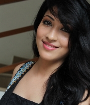 shivani-new-photo-stills-40