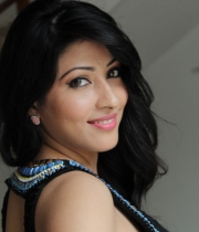 shivani-new-photo-stills-43