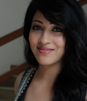 shivani-new-photo-stills-44