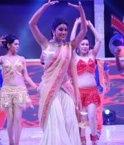 shreya-dance-performance-at-tollywood-channel-launch-6