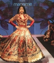 104542-shriya-at-madame-style-week-2014-photos-01