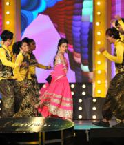 shriya-dance-performance-at-mirchi-music-awards-2012-8