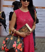 shriya-latest-stills-6