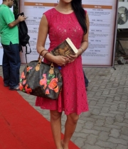 shriya-latest-stills-7