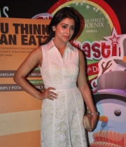 shriya-saran-at-phoenix-mill-chistmas-celebration-3