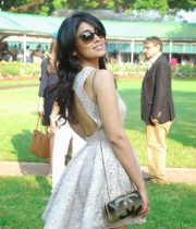 shriya-saran-mini-skirt-hot-photos-2-685x1024