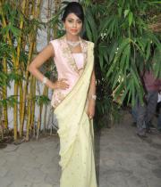 shriya-latest-stills13