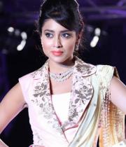 shriya-latest-stills3