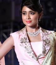 shriya-latest-stills4