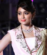 shriya-latest-stills5