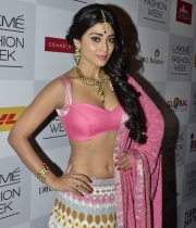 shriya-saran-hot-press-meet-pics-latest-1_0
