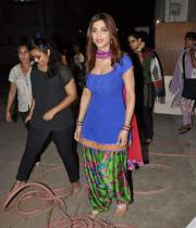 shruthi-hasan-at-ramaiya-vastavaya-sets-06