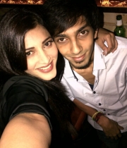 shruthi-hassan-hot-unseen-photos-15