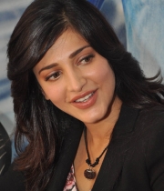shruthi-hassan-new-photos-at-rv-meet-33