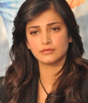 shruthi-hassan-new-photos-at-rv-meet-49