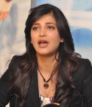 shruthi-hassan-new-photos-at-rv-meet-68
