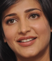 shruthi-hassan-new-photos-at-rv-meet-79