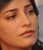 shruthi-hassan-new-photos-at-rv-meet-80