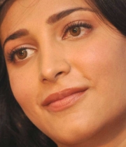 shruthi-hassan-new-photos-at-rv-meet-81