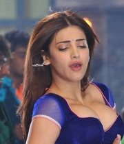 shruti-hassan-leaked-hot-pics-yevadu-4