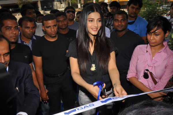 shruti-hassan-at-gas-outlet-launch-photos-telugunow-1