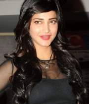 shruti-haasan-new-stylish-photo-gallery-22