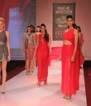 Nargis Fakhri walks for Nachiket Barve at Signature International Fashion Weekend