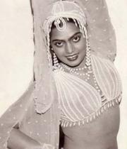 silk-smitha-rare-hot-pics-05