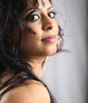 singer-madhoo-stills-in-desi-girl-album-12