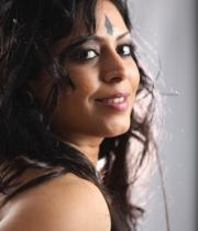 singer-madhoo-stills-in-desi-girl-album-7