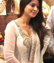 sneha-at-malabar-gold-collections-12