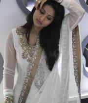 sneha-at-malabar-gold-collections-13
