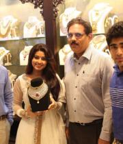 sneha-at-malabar-gold-collections-18