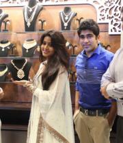 sneha-at-malabar-gold-collections-20