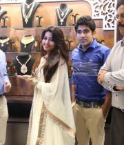 sneha-at-malabar-gold-collections-26