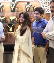 sneha-at-malabar-gold-collections-27