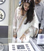 sneha-at-malabar-gold-collections-8