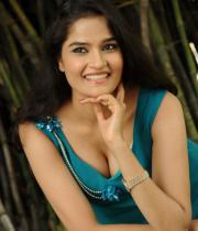 sneha-takur-hot-photos-17