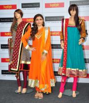 soha-launch-shoppers-stops-salwaar-kameez-kurti-fest-14