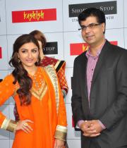 soha-launch-shoppers-stops-salwaar-kameez-kurti-fest-19