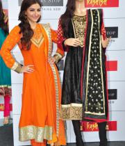 soha-launch-shoppers-stops-salwaar-kameez-kurti-fest-6