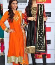 soha-launch-shoppers-stops-salwaar-kameez-kurti-fest-7
