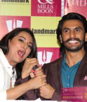 sonakshi-sinha-at-launch-mills-boon-novels-11