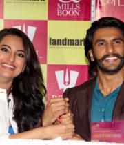 sonakshi-sinha-at-launch-mills-boon-novels-12