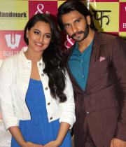 sonakshi-sinha-at-launch-mills-boon-novels-2