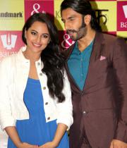 sonakshi-sinha-at-launch-mills-boon-novels-26