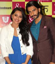 sonakshi-sinha-at-launch-mills-boon-novels-28