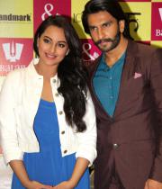 sonakshi-sinha-at-launch-mills-boon-novels-4