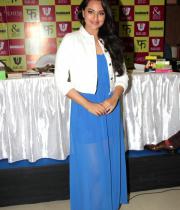sonakshi-sinha-at-launch-mills-boon-novels-7