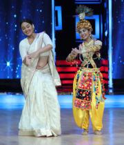 sonakshi-sinha-at-star-plus-india-dancing-superstar-2-11
